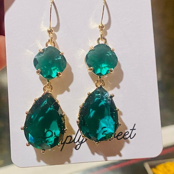 COPY - Gorgeous emerald statement earrings - Picture 2 of 5